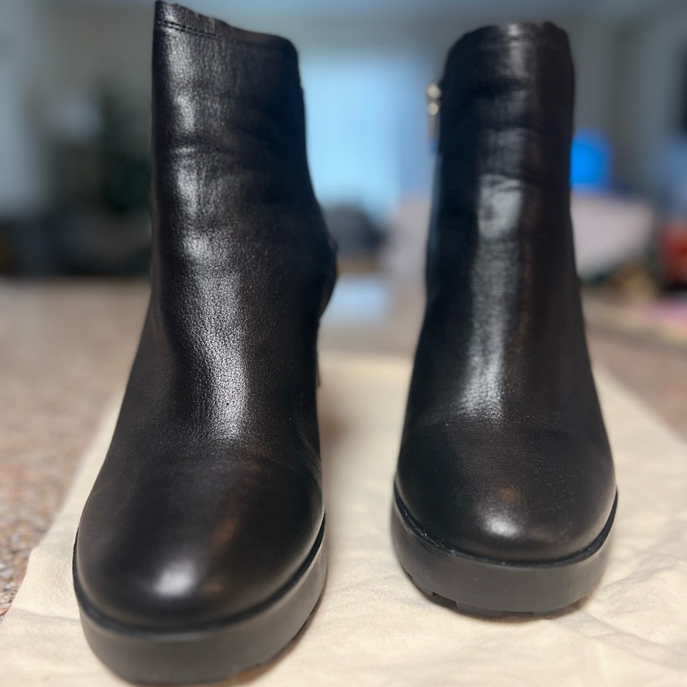 Kenneth Cole Justin lug sole Chelsea boot